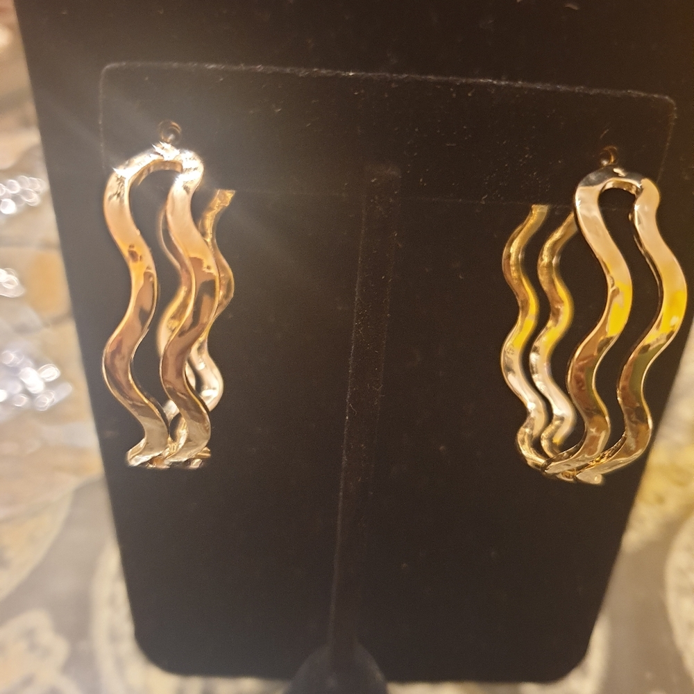 Open Wave Hoop Esrrings
